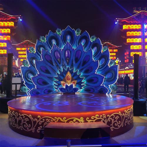 造型各异色彩缤纷的玻璃钢表演舞台旋转动态装置恐孔雀花瓣造型