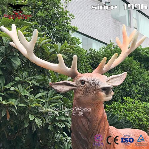 大型仿真动物生产厂家梅花鹿摆件雕塑玻璃钢户外装饰游乐互动
