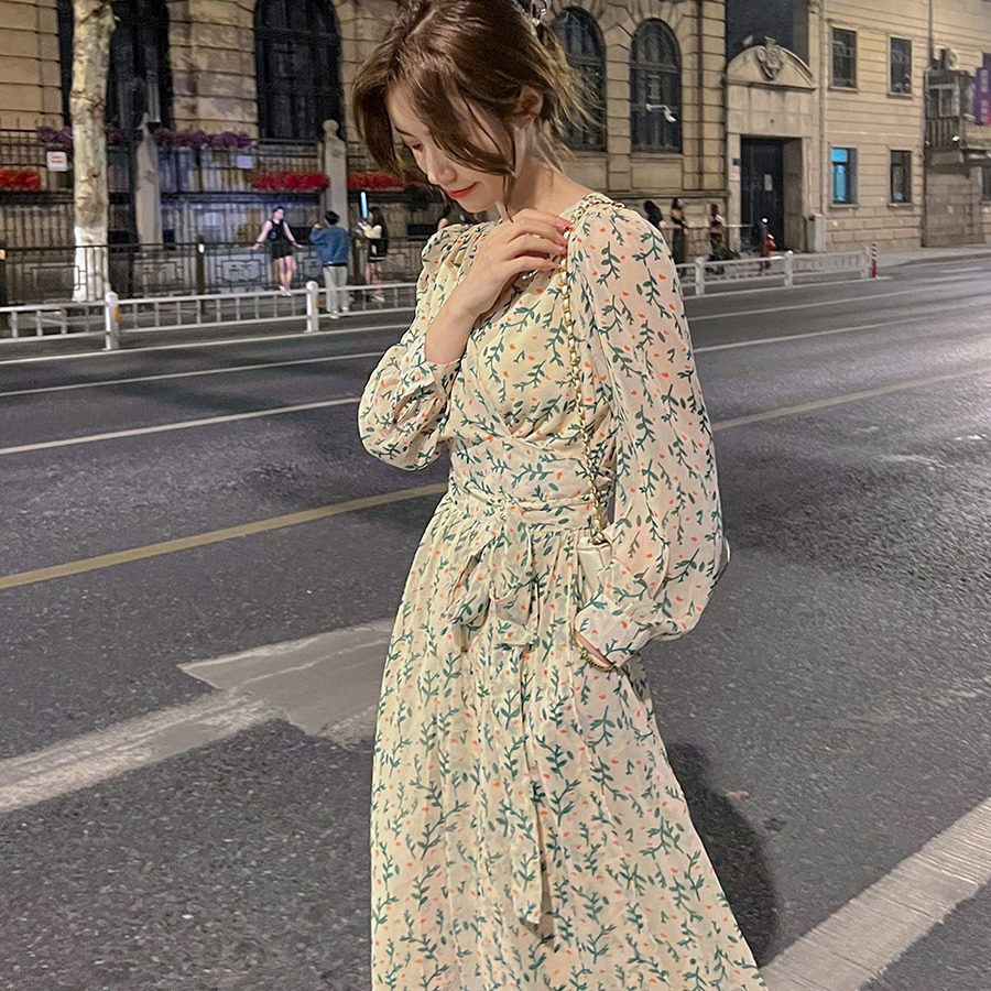 绿色法式长袖碎花雪纺连衣裙女2025春夏新款收腰显瘦气质茶歇长裙