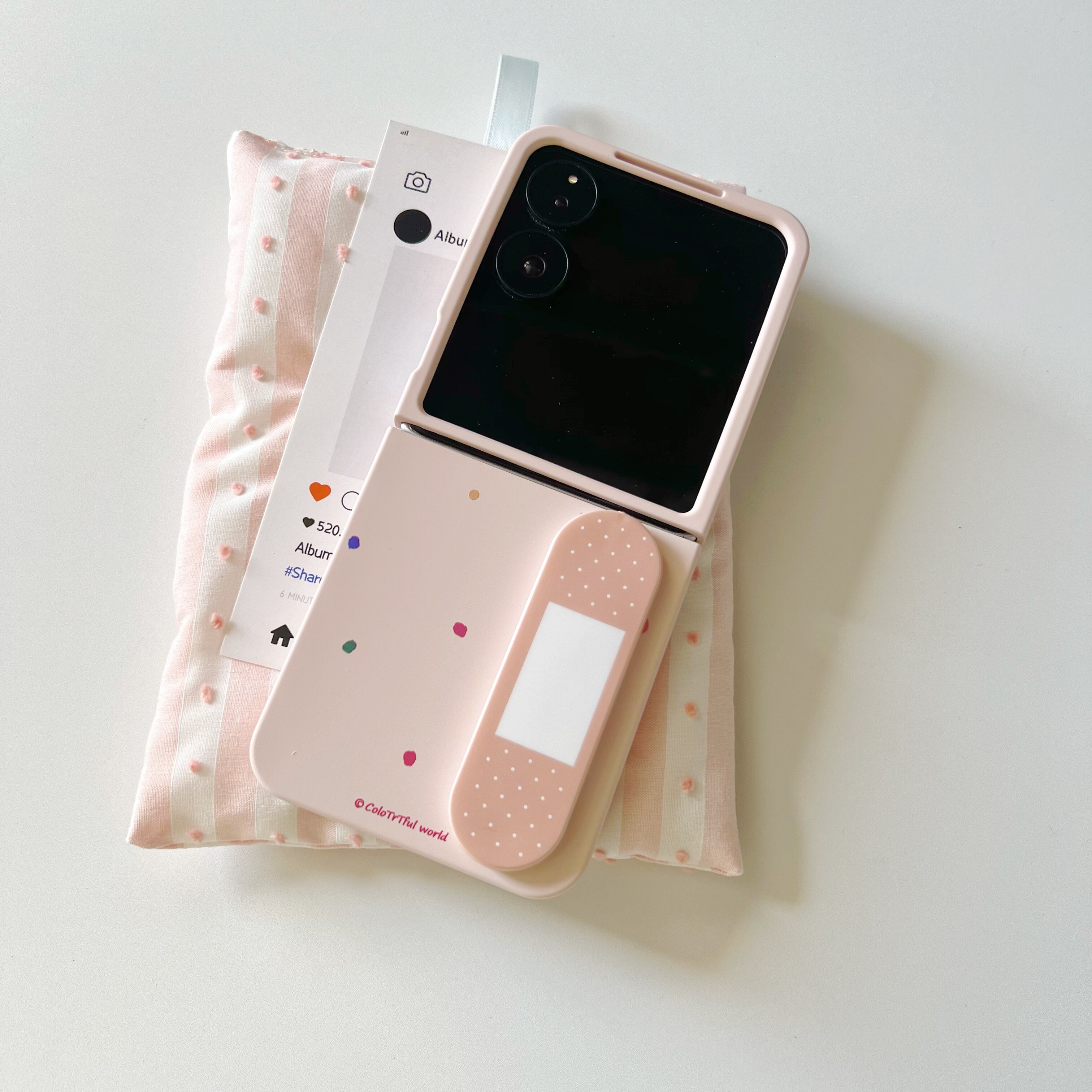 ins创可贴粉波点适用于小米mixflip2手机壳适用于华为purax简约指环保护套可爱适用于三星zflip5/6/7折叠硬壳