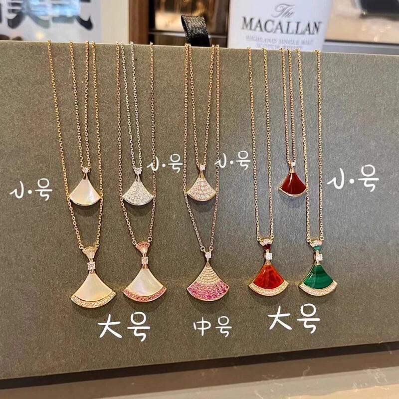 情人节小裙子项链扇形吊坠女纯银小众白贝母锁骨链玫瑰金新款珠宝