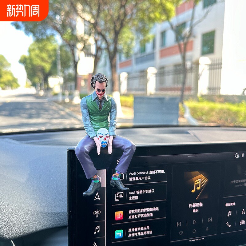 小丑坐姿汽车摆件车内希斯莱杰公仔车载玩偶中控台汽车摆件