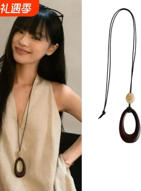 韩国木质项链女黑皮绳椭圆吊坠小众高级感民族风长款毛衣链