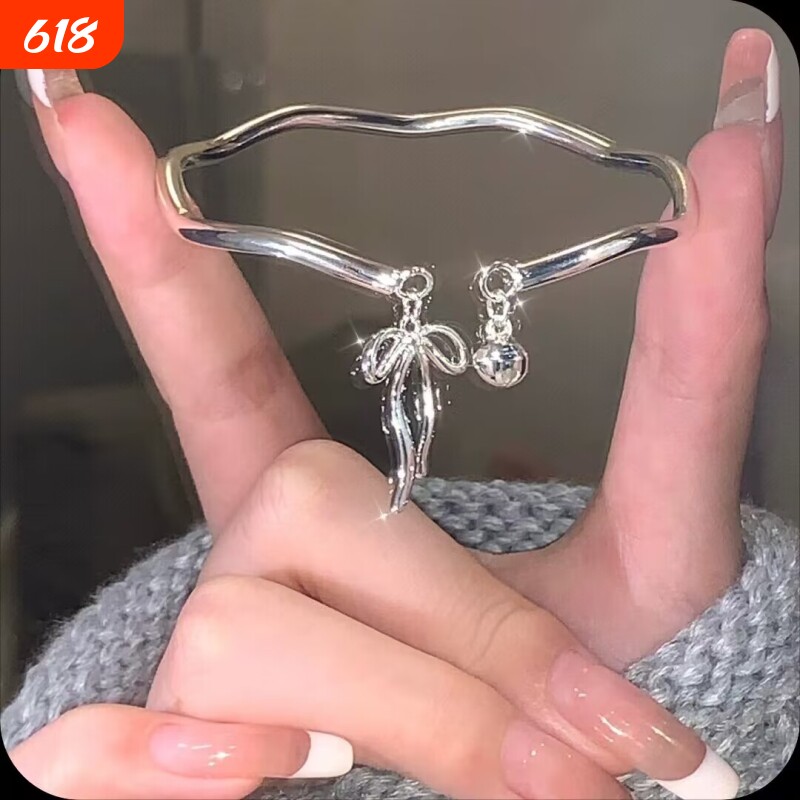 ins宫廷设计铃铛蝴蝶结手镯女高级感女汉服儿童光面竹节繁花