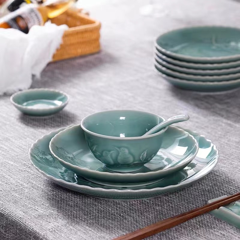 龙泉青瓷餐具套装家用2025新款高颜值手工中式釉下彩陶瓷鱼盘菜盘