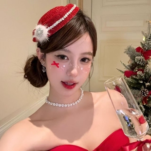 氛围圣诞cos闪钻雪花毛球红色小礼帽发夹女穿搭拍照头饰短发樱桃