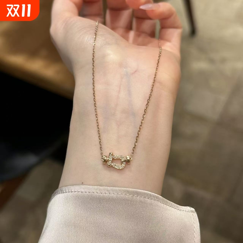 法国马蹄项链女925银高版本小马蹄扣U形锁骨链满钻麻花链简约气质 - 封面