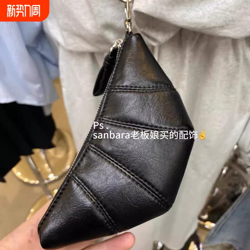 挂脖牛角包女软皮手拿包零钱饺子包2026新款口红化妆包迷你可颂包