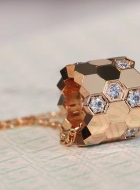 轻奢蜂巢项链微笑女小众设计小蛮腰锁骨链玫瑰金时来运转吊坠笑脸