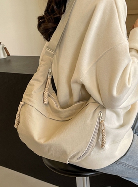 饺包女斜挎包大容量通勤包2024包包单肩休闲百搭饺子包女红色轻便