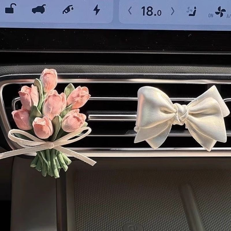 车载香薰汽车空调出风口香水香氛扩香石挂件淡香摆件郁金花朵装饰