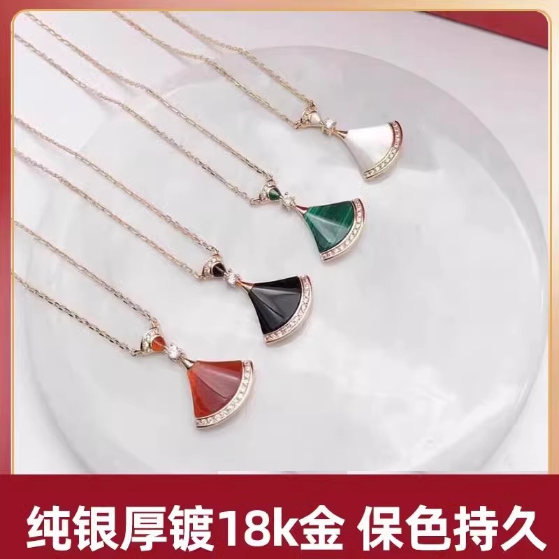 小裙子项链精致镀18k玫瑰金轻奢锁骨链白贝母扇形吊坠黑玛瑙纯银