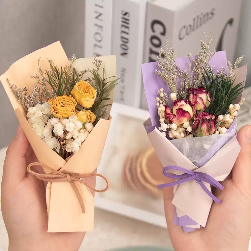 迷你小花束黄玫瑰花永生干花mini送女生日礼物满天星口袋七夕纪念