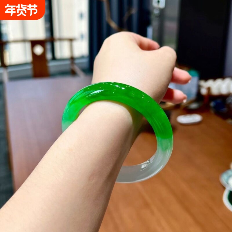 正品半绿半白玉石手镯冰透种飘阳绿美人玉手镯女石英岩玉石手镯