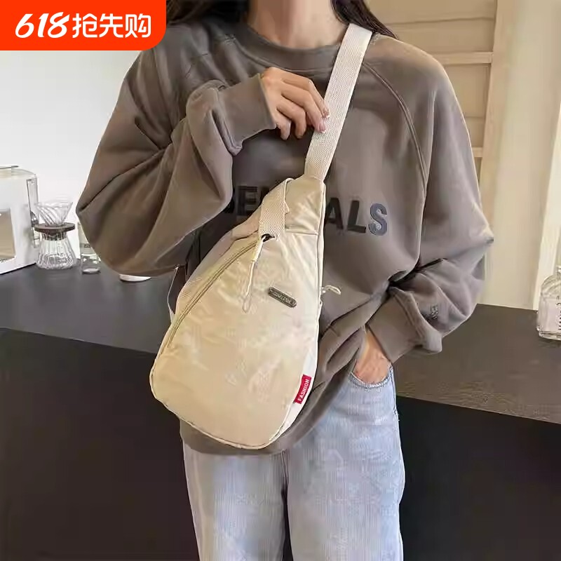 潮牌胸包男女手机斜挎包时尚简约骑行包休闲百搭轻便运动风小背包