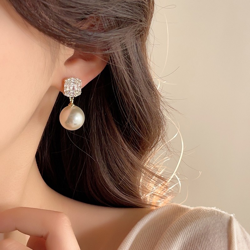 锆石珍珠耳钉女秋冬新款2025爆款气质耳饰小众设计高级感法式耳环