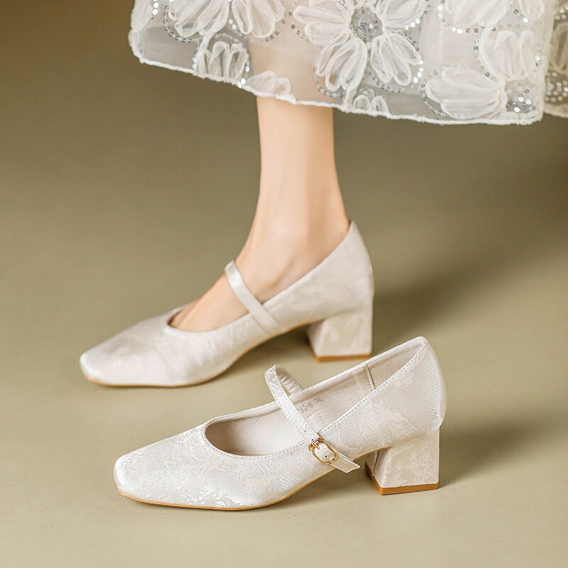 新中式白色粗跟旗袍鞋秀禾婚纱伴娘鞋新娘鞋高跟绸缎单鞋女鞋皮鞋