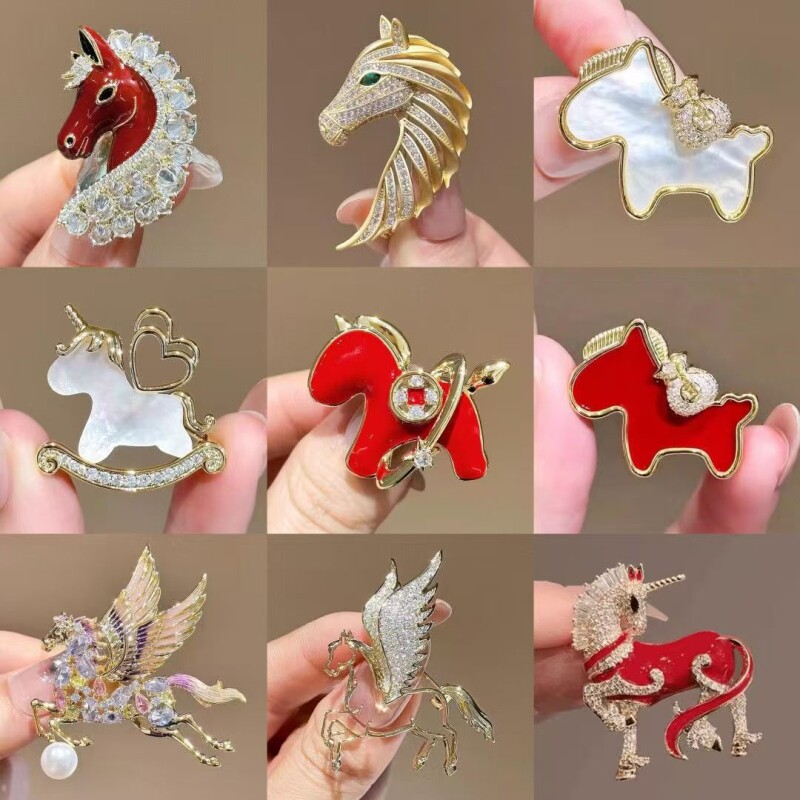 马年本命年生肖马闪钻胸针新年高级感胸花时尚气质配饰蝴蝶独角兽