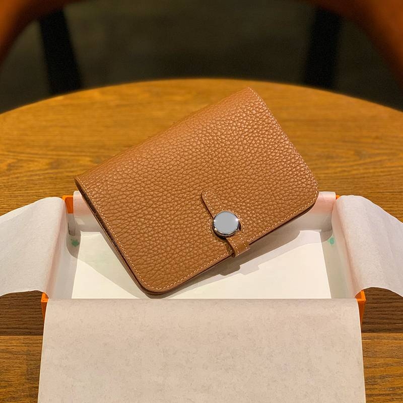 爱马女仕大容量零钱包短款设计春云品牌牛皮材质多隔层钱包含护照