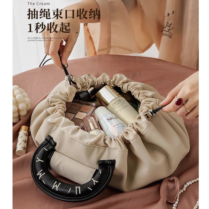 一片式化妆包女大容量2025新款可携式懒人旅行收纳抽绳出差洗漱包