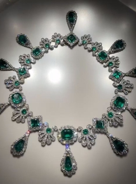 卢浮宫祖母绿色项链法式复古晚宴套装长款高级爆闪水滴重工链锁骨