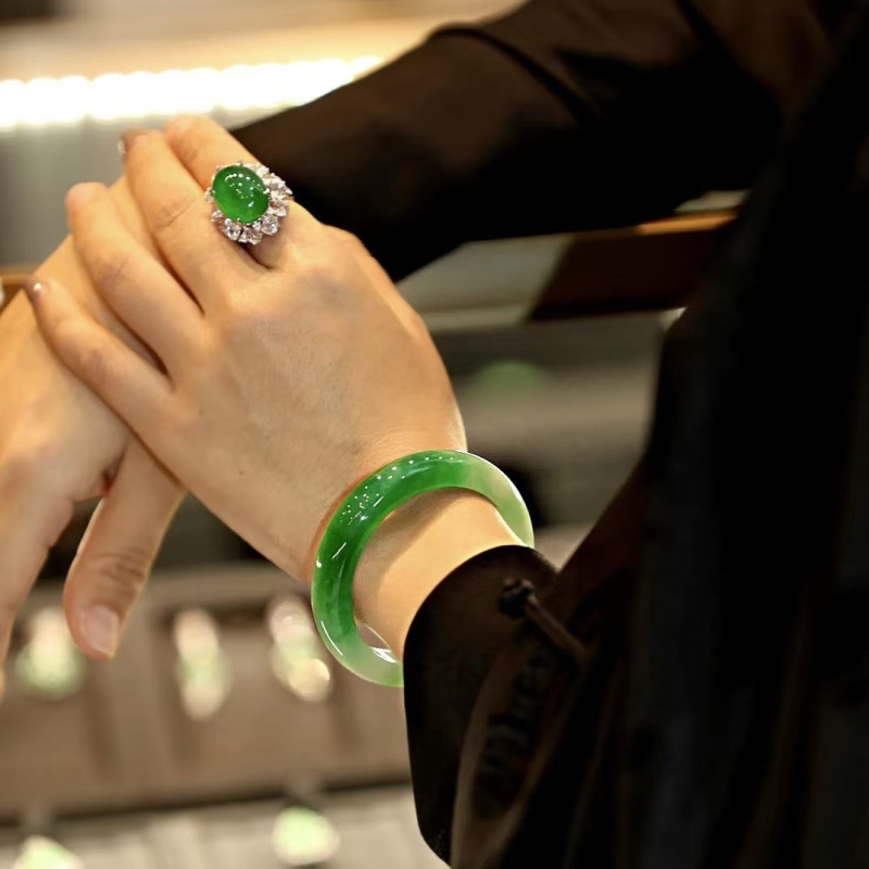 冰种飘花翡翠手镯缅甸老坑玉石阳绿冰半山半水玉镯子岩玉同款饰品