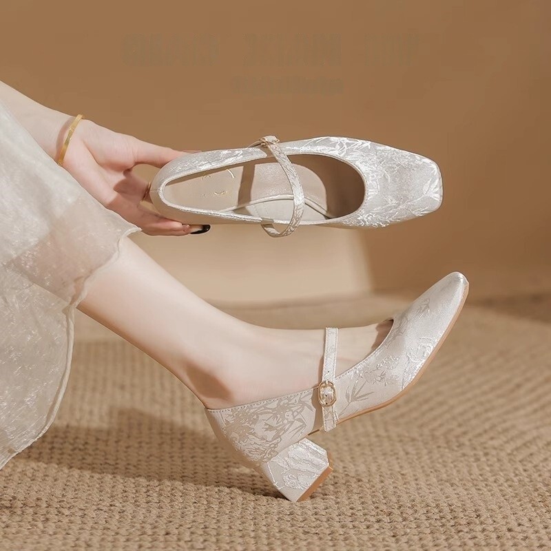 新中式白色粗跟旗袍鞋秀禾婚纱伴娘鞋新娘鞋高跟绸缎单鞋女鞋皮鞋