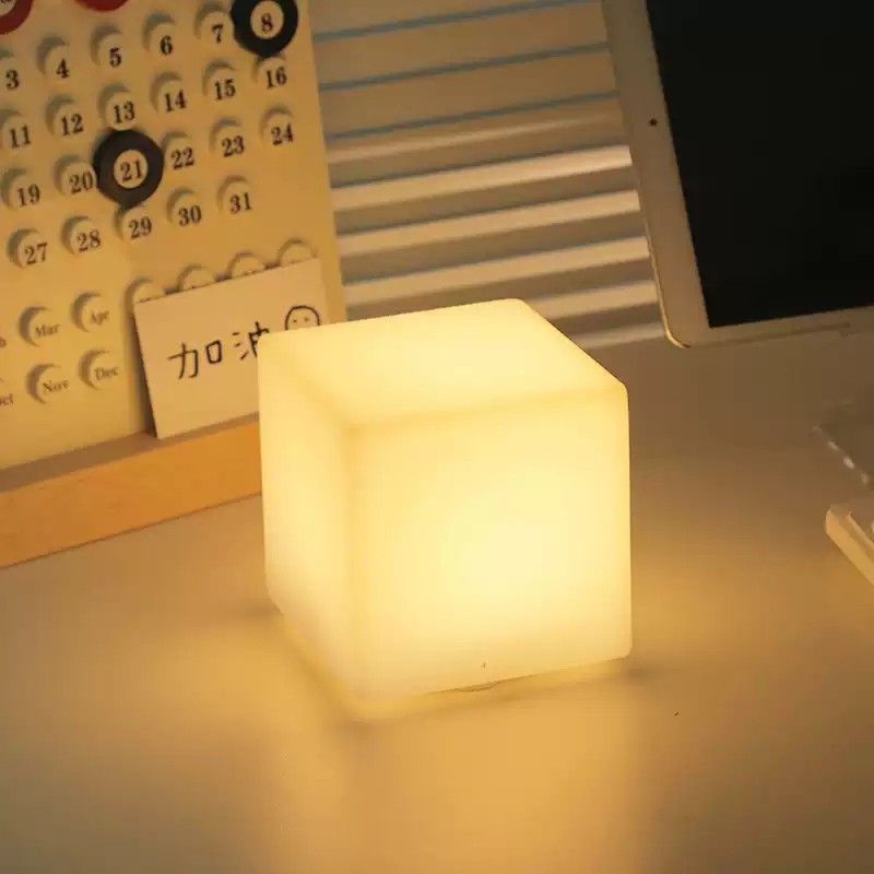 方形小夜灯卧室睡眠柔光床头温馨浪漫高级感桌面氛围装饰方块台灯