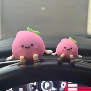2026新款 饰品 车载汽车中控台可爱桃子小人摆件创意车内治愈有趣装