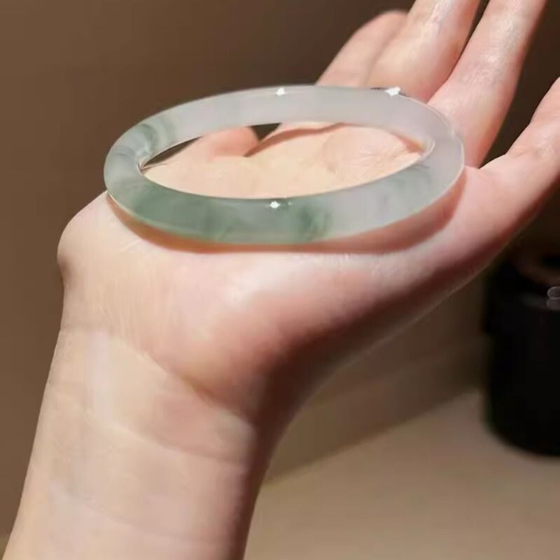 爆款新疆平替天山翠仿玉手镯子冰糯种冰翠浅绿半山水飘花色高级感