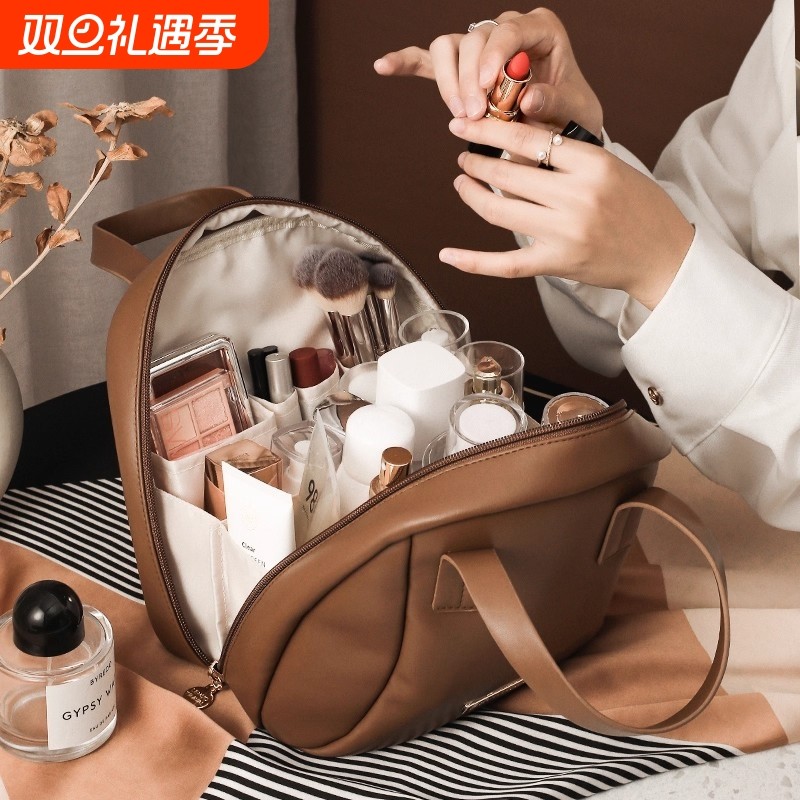 2025新款美贝壳手提化妆包大容量女便携式外出化妆品分区收纳好物