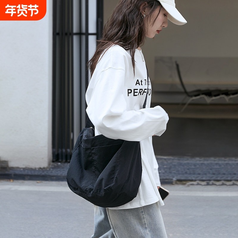 慵懒风饺子包休闲运动防水尼龙布斜挎包女小众通勤单肩托特包帆布,箱包皮具/热销女包/男包,通用款女包,淘宝优惠券,粉丝福利购,淘宝优惠卷