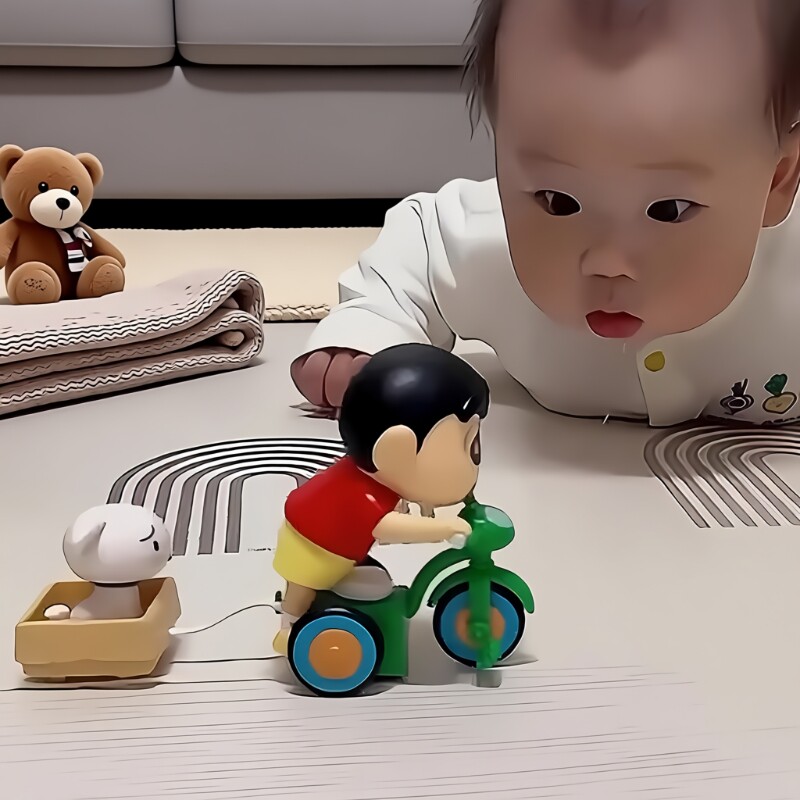 蜡笔小新爬行玩偶婴儿学爬引导早教宝宝发条摇摆益智抬头训练模型