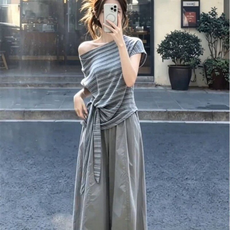 韩系超好看松弛感穿搭一整套女夏季斜肩条纹上衣休闲裤子两件套装图片