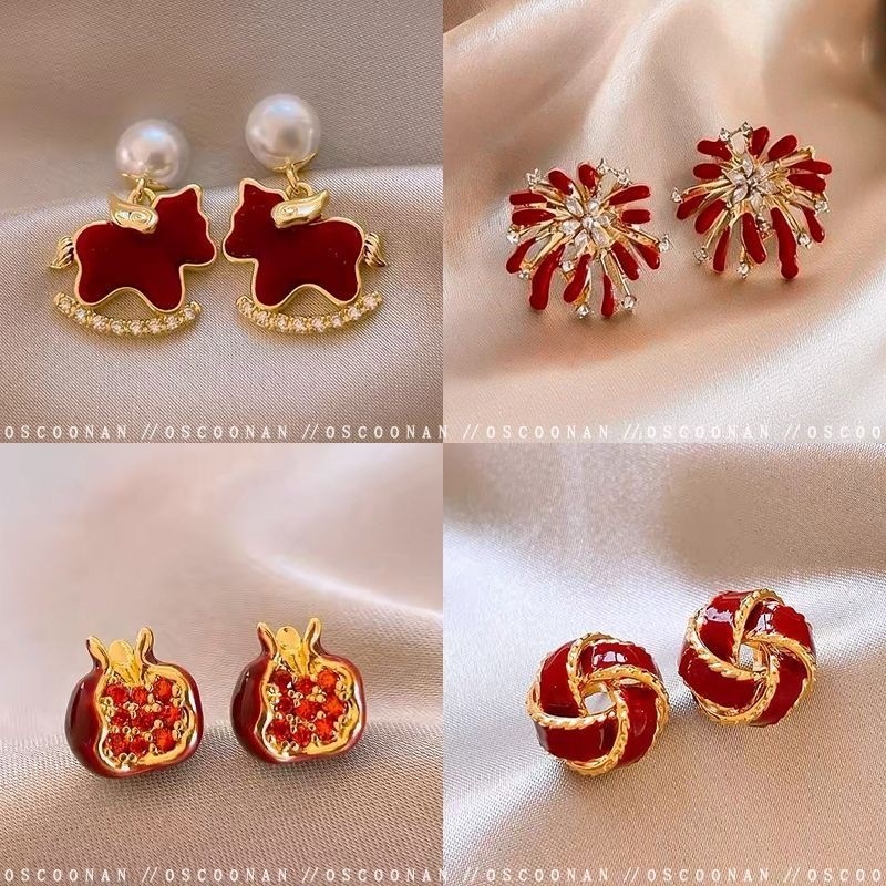安可拉红色小马珍珠耳环耳钉女轻奢小众高级感新年秋冬耳饰精致