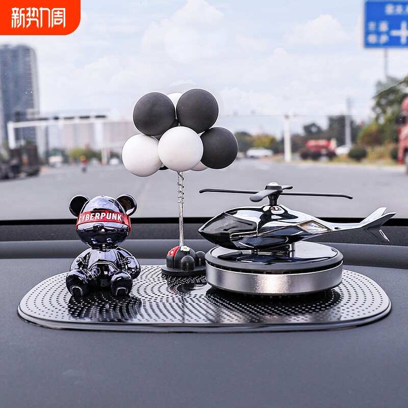 渐变暴力熊车载摆件汽车中控台轻奢饰品车内太阳能直升机香薰装饰