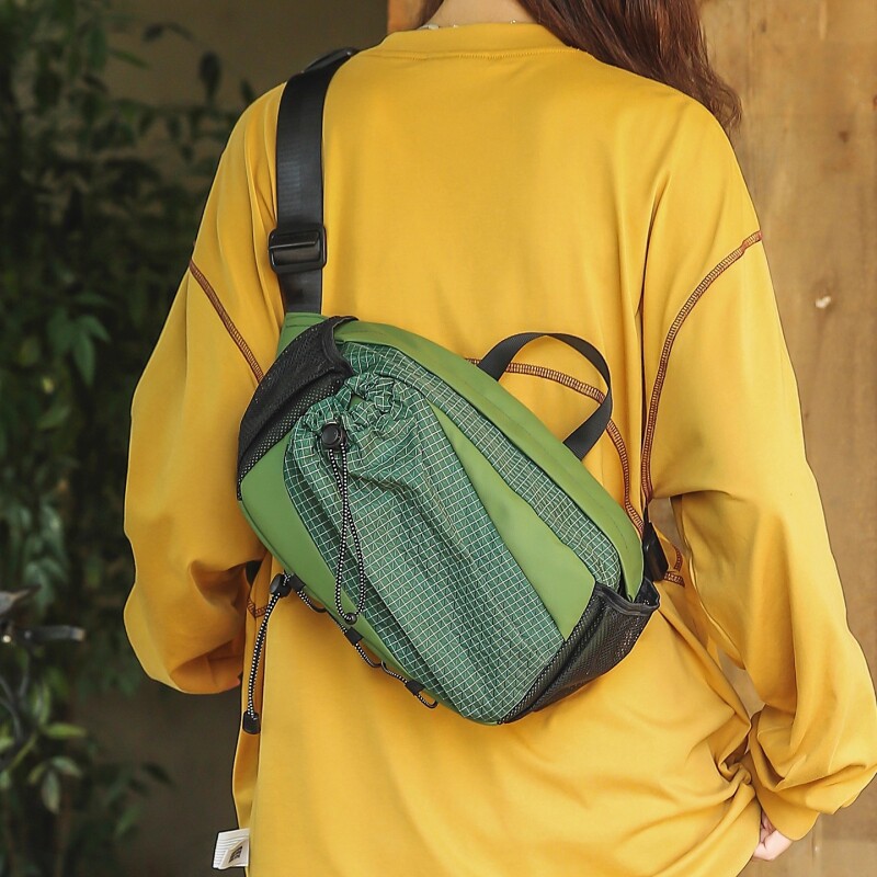 多功能户外运动男女通勤斜挎包轻便防水大容量休闲旅行背包胸包