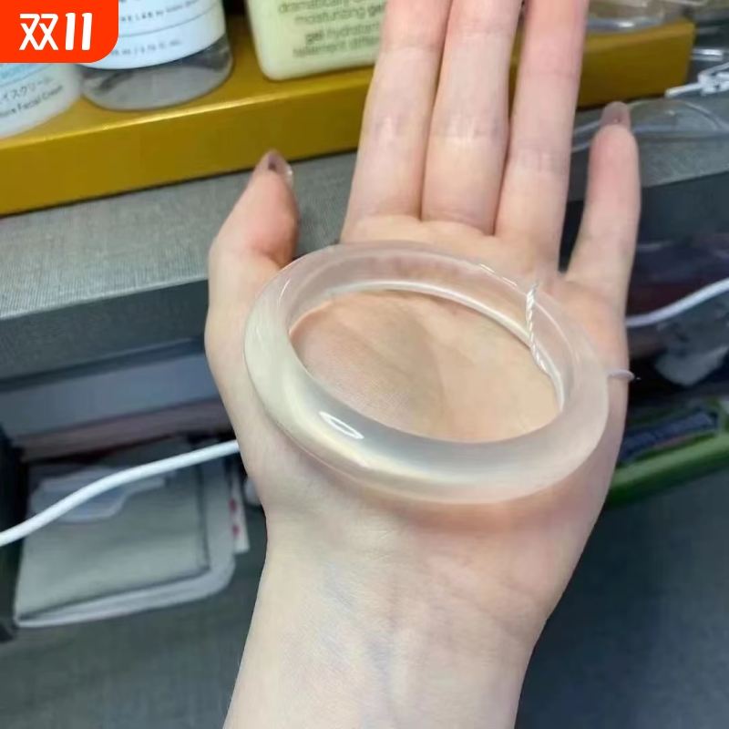 一款戴上很气质玉镯子天然玉髓