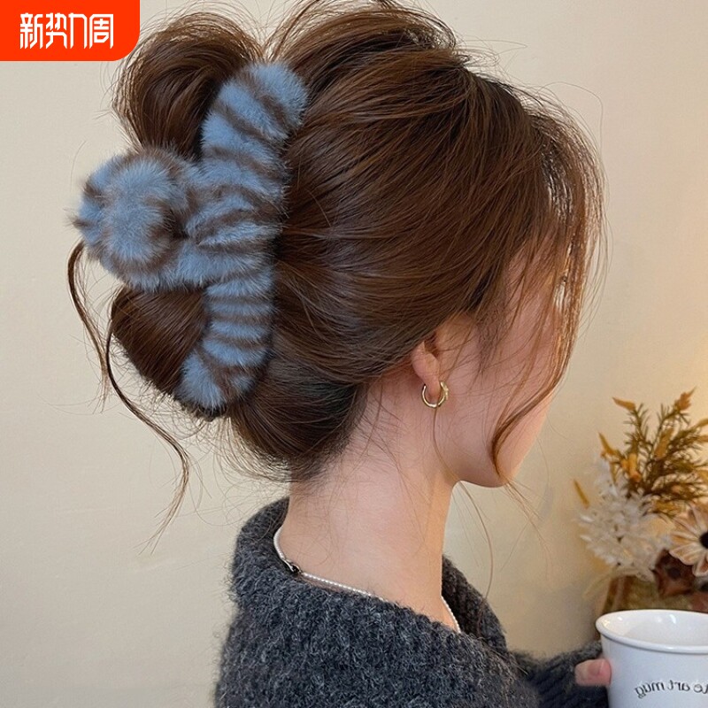 秋冬高级感毛绒豹纹抓夹女轻奢后脑勺法式鲨鱼夹盘发发夹子头饰