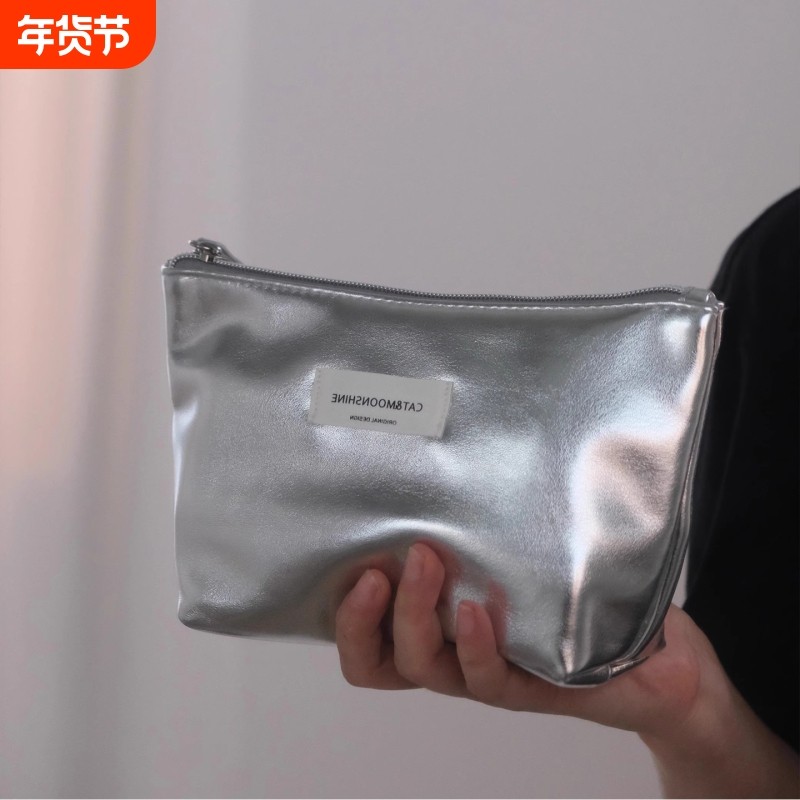 小众高级感银色女包化妆包收纳包大容量便携洗漱包内胆小包手拿包