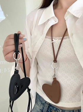 可爱皮质爱心长款挂脖项链女夏季高级感毛衣链配饰零钱包卡套装饰