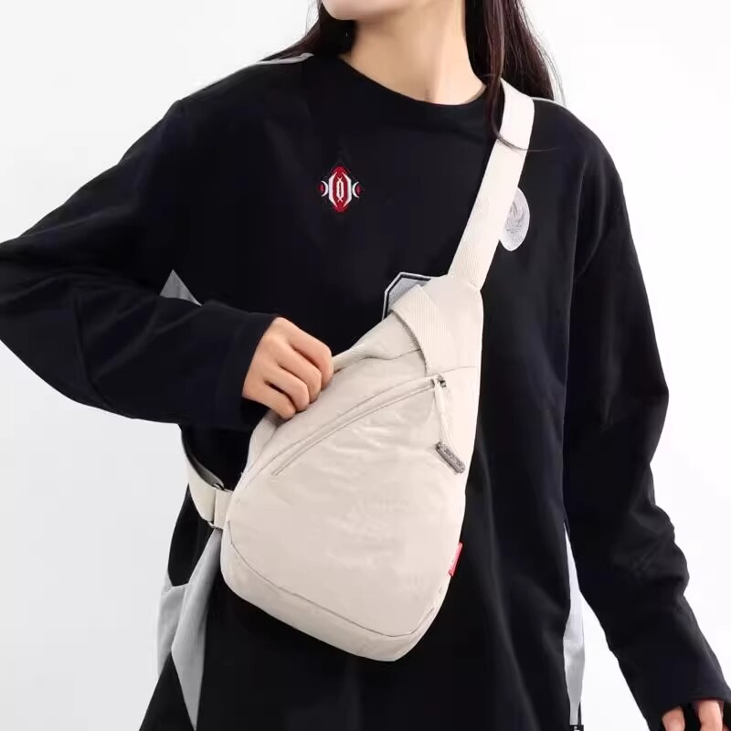 胸包女单肩包百搭男手机斜挎包2025新款胸前包小背包轻便休闲防水