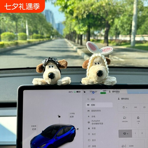 可爱飞行员狗车内饰品摆件中控屏幕趴趴汽车2025网红新款车载玩偶