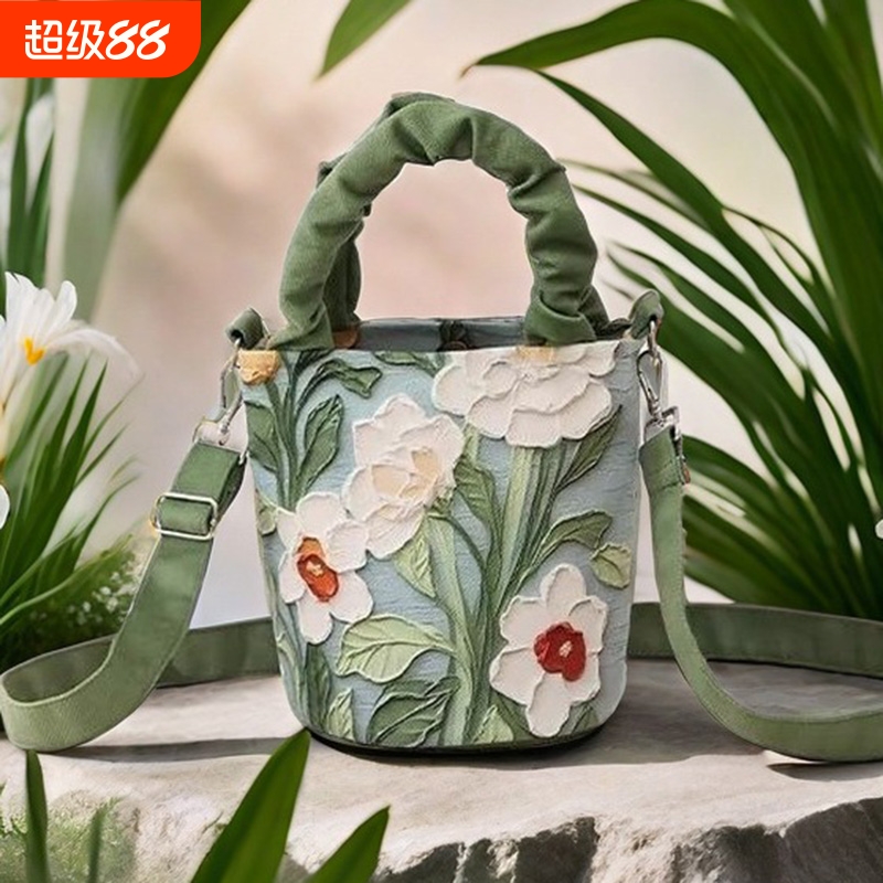 油画小清新斜挎包水彩褶皱手拎水桶包花卉高级感创意插画文艺女包