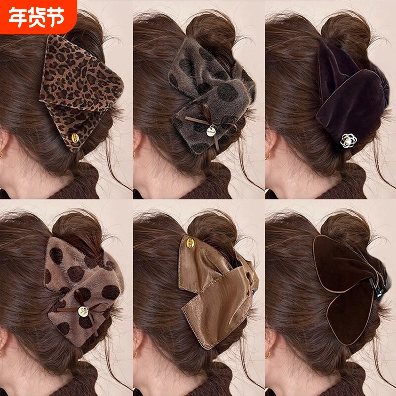 气质豹纹~抓夹皮质三角鲨鱼夹高级感大号秋女2025新款后脑勺发夹