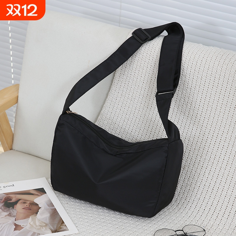 防水牛津布斜挎包女小包时尚单肩尼龙包女式饺子包大气中年妈妈包