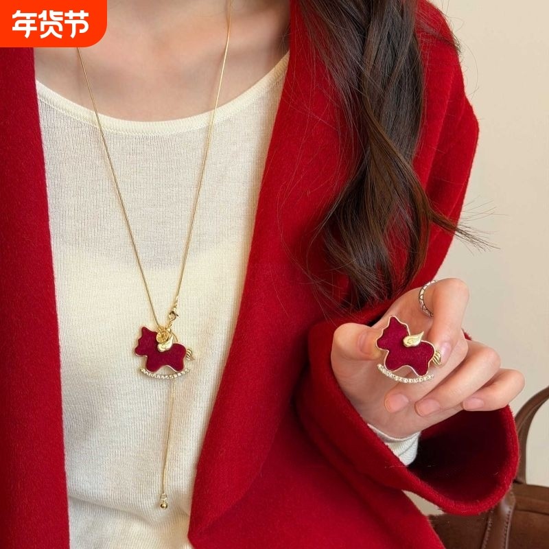 新年红色丝绒小马吊坠项链女秋冬本命年轻奢高级感毛衣链胸针套装,饰品/流行首饰/时尚饰品新,项链,淘宝优惠券,粉丝福利购,淘宝优惠卷