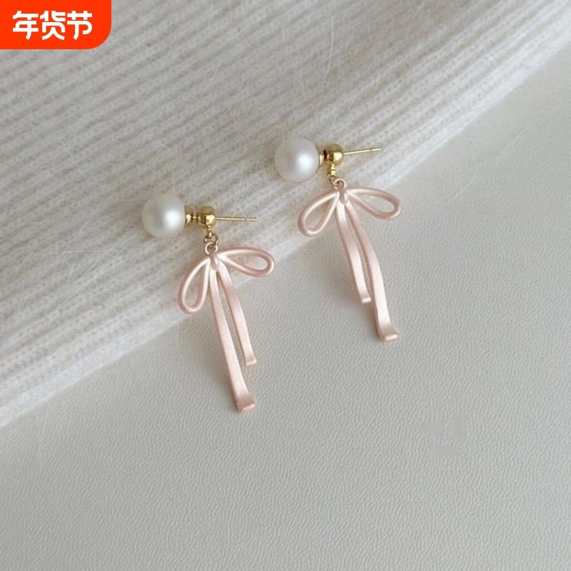 「事」法式粉色蝴蝶结珍珠耳钉女2024春夏新款轻奢耳饰精致银针,饰品/流行首饰/时尚饰品新,耳钉,淘宝优惠券,粉丝福利购,淘宝优惠卷