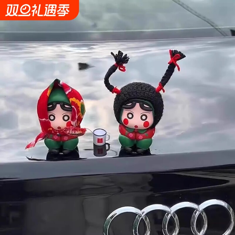 车尾部翠花村花蜡笔小新汽车载摆件装饰品车内车顶公仔电动车玩偶