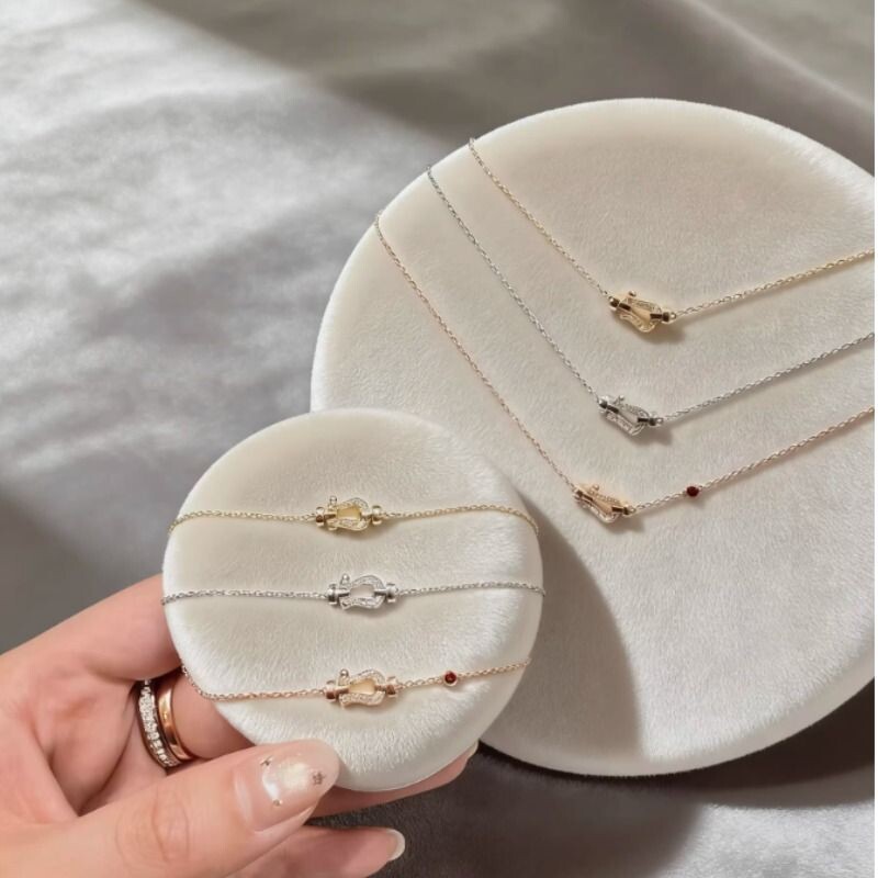 中号马蹄扣麻花项链女18k玫瑰金小众ins镶钻不掉色U形吊坠手链